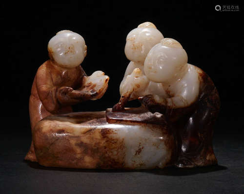 A HETIAN JADE FIGURE OF KIDS ORNAMENT