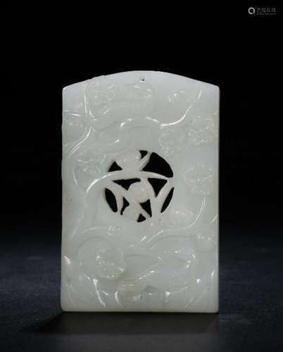 A HETIAN JADE  AUSPICIOUS PATTERN CARVED PENDANT