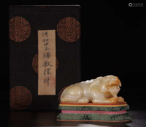 A HETIAN JADE   FIGURE OF AUSPICIOUS BEAST ORMNAMENT