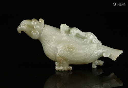 A HETIAN JADE CELESTIAL BIRD SHAPED VASE