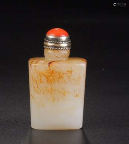 A HETIAN JADE SNUFF BOTTLE