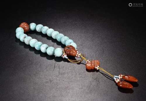 A ROYAL STYLE EIGHTEEN BEADS BRACELET