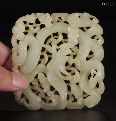 A HETIAN JADE DRAGON PATTERN CARVED PENDANT