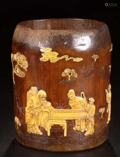 A BAMBOO CHARACTER STORY CARVED BRUSH HOLDER