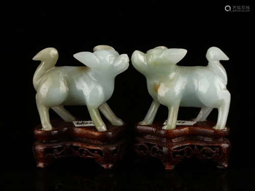 A PAIR OF HETIAN JADE 