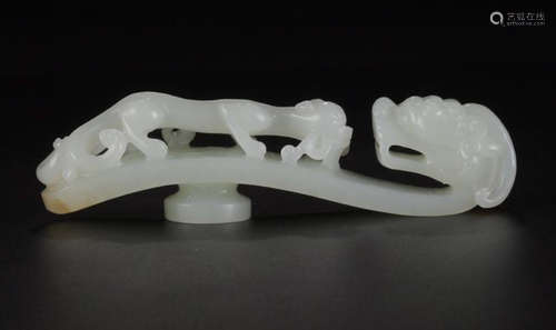 A HETIAN JADE DRAGON PATTERN CARVED BELT BUCKLE