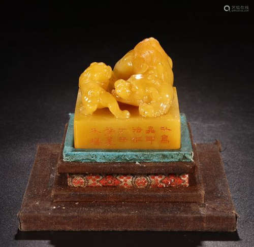 A TIANHUANG STONE LION CARVED SQUARE SEAL