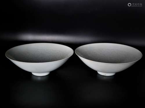 A Pair of Chinese Hu-Tian Porcelain Bowls
