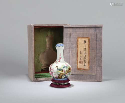 A Chinese Enamel Porcelain Vase