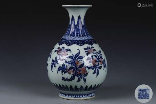 A Chinese Blue and White Porcelain Vase