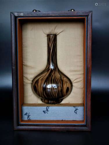A Chinese Wood-Pattern Glazed Porcelain Vase