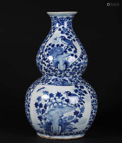 A Chinese Blue and White Porcelain Double Gourd Vase