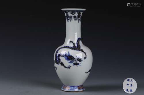 A Chinese Blue and White Porcelain Vase