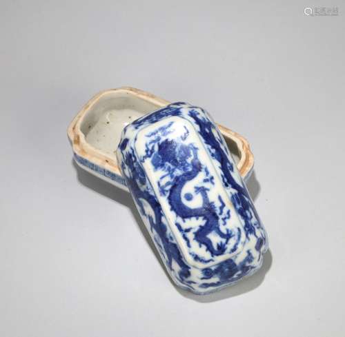 A Chinese Blue and White Porcelain Box with Cover