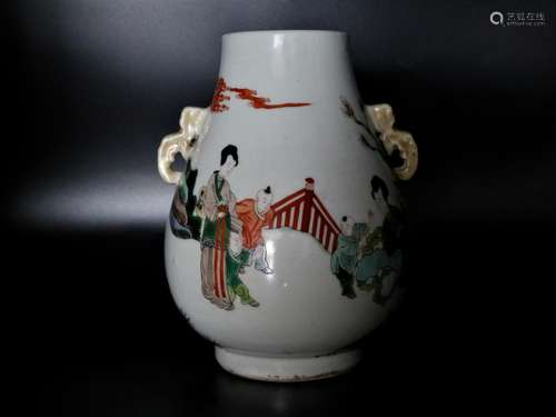 A Chinese Wu-Cai Porcelain Vase