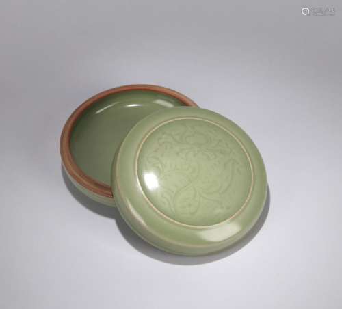 A Chinese Celadon Porcelain Round Box with Cover