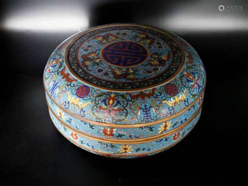 A Chinese Cloisonne Round Box with Cover