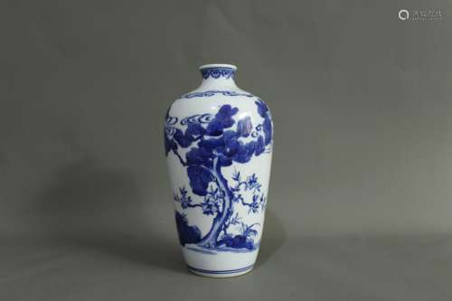 A Chinese Blue and White Porcelain Vase