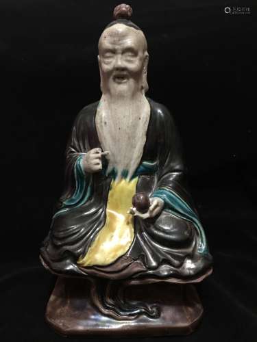 A Chinese San-Cai Porcelain Figure