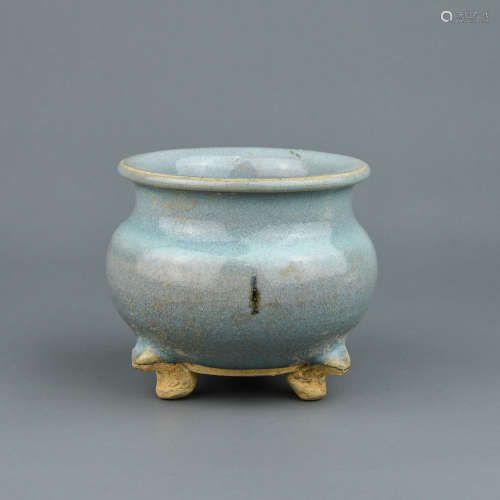 A Chinese Jun-Type Porcelain Incense Burner