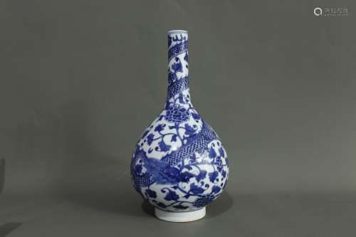 A Chinese Blue and White Porcelain Vase