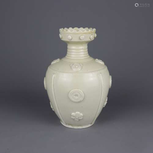 A Chines Ding-ztype Porcelain Vase