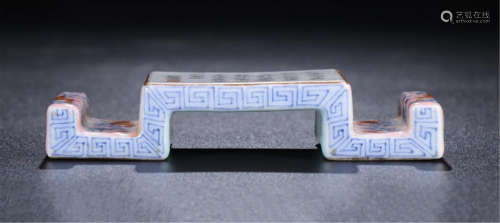 CHINESE PORCELAIN FAMILLE ROSE INK CAKE STAND