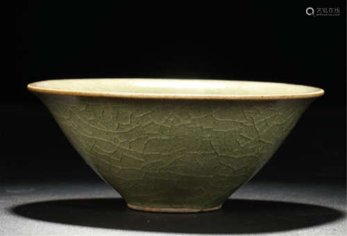 CHINESE PORCELAIN CELADON GALZE BOWL