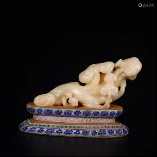 CHINESE SOAPSTONE RUYI TABLE ITEM