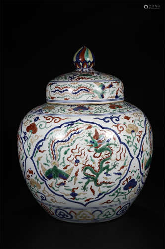 CHINESE PORCELAIN WUCAI DRAGON LIDDED JAR