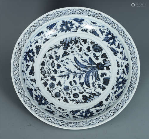 CHINESE PORCELAIN BLUE AND WHITE FLOWER CHARGER