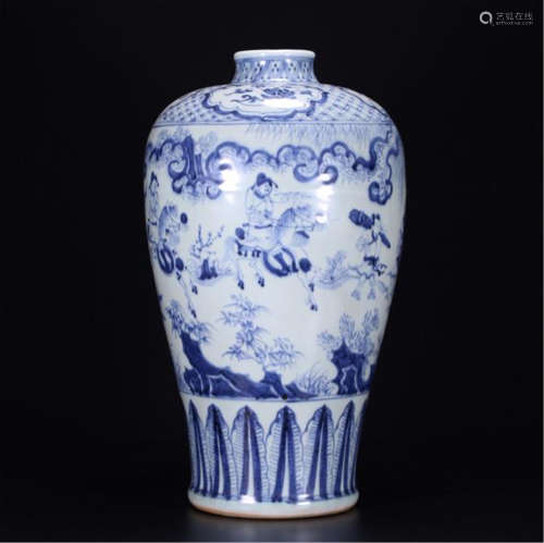 CHINESE PORCELAIN BLUE AND WHITE FIGUERS MEIPING VASE