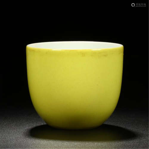 CHINESE PORCELAIN YELLOW GLAZE CUP