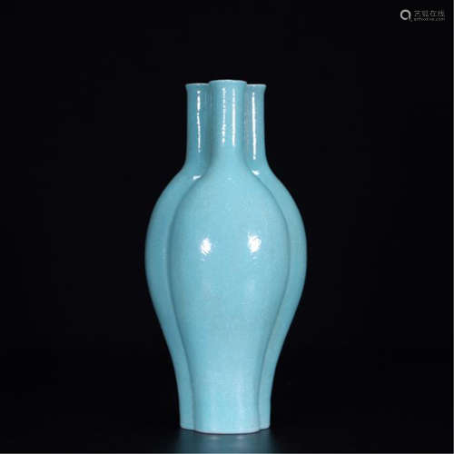 CHINESE PORCELAIN TURQUOISE GLAZE TRIPLE VASE