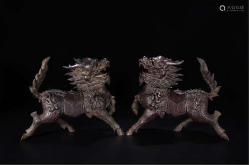 PAIR OF CHINESE BRONZE BEAST TABLE ITEM