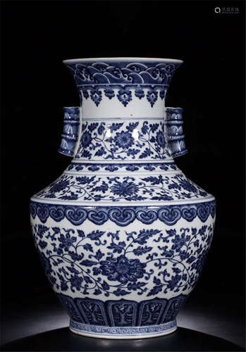 CHINESE PORCELAIN BLUE AND WHITE FLOWER ZUN VASE