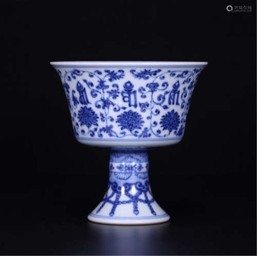 CHINESE PORCELAIN BLUE AND WHITE FLOWER STEM CUP