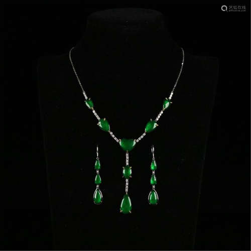 18K WHITE GOLD JADEITE NECKLACE