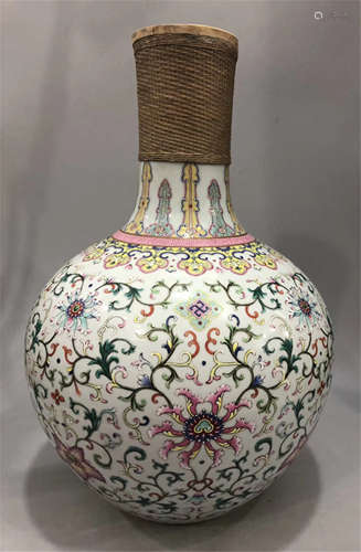 CHINESE PORCELAIN FAMILLE ROSE FLOWER VASE