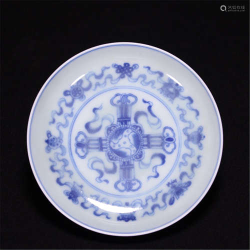 CHINESE PORCELAIN BLUE AND WHITE FLOWER DISH