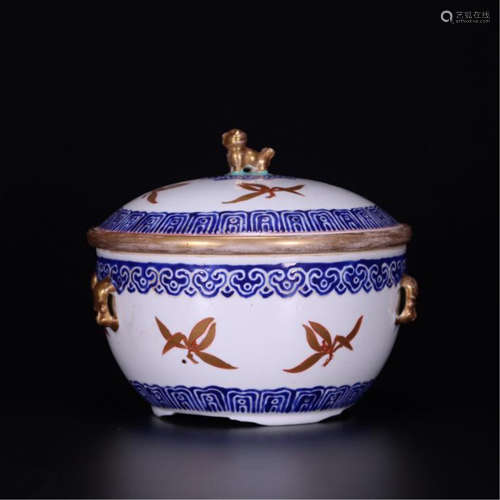 CHINESE PORCELAIN BLUE AND WHITE RED FLOWER LIDDED BOWL