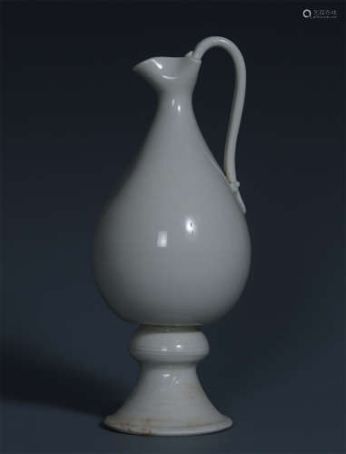 CHINESE PORCELAIN WHITE GLAZE HANDLED KETTLE