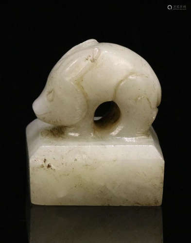 A HETIAN JADE CARVED BEAST SHAPED SEAL