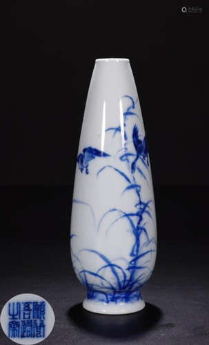 A WHITE&BLUE GLAZE TREE PATTERN VASE