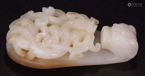 A HETIAN JADE CARVED DRAGON SHAPED PENDANT