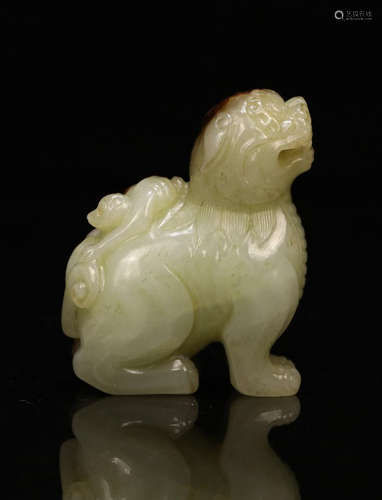 A HETIAN JADE CARVED BEAST SHAPED PENDANT