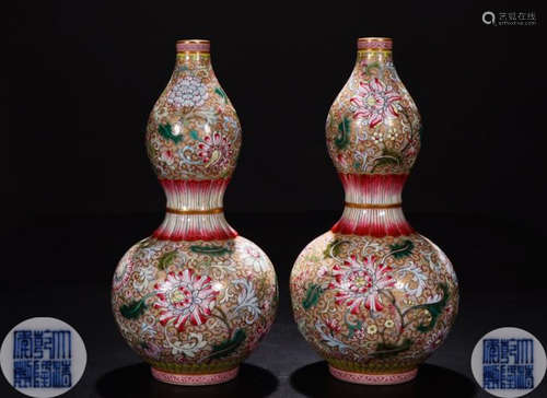 PAIR FAMILLE ROSE GLAZE FLOWER PATTERN GOURD VASE