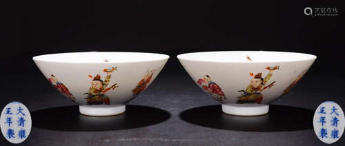 PAIR FAMILLE ROSE GLAZE FIGURE PATTERN BOWL