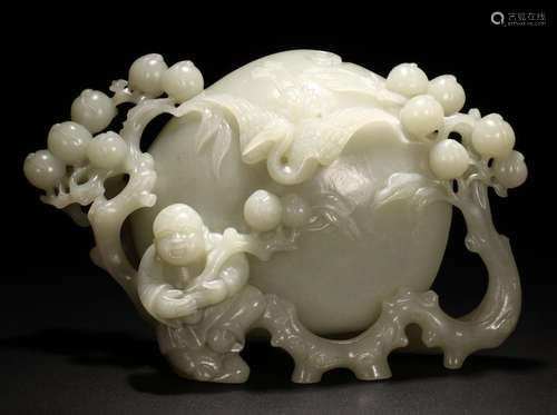 A HETIAN JADE CARVED FULU SHAPED PEN WASHER