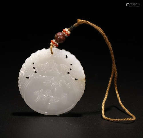 A HETIAN JADE CARVED STORY PATTERN PENDANT